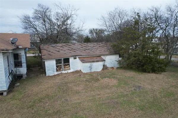 103 W 3rd Street, Barry, TX 75102