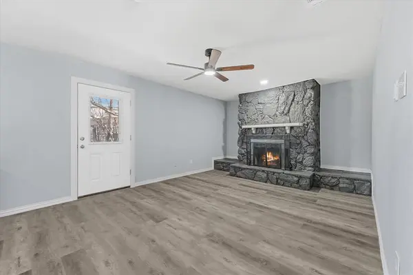 802 La Fiesta Drive, Grand Prairie, TX 75052