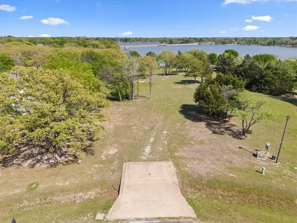2776 Waters Edge, Quinlan, TX 75474