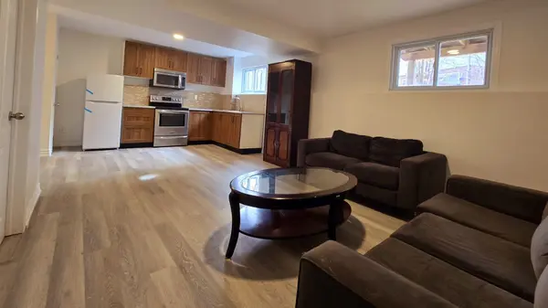 34 Hodgins AVE #BSMT, Georgina, ON L4P 3T3