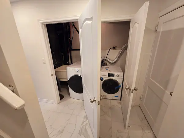 34 Hodgins AVE #BSMT, Georgina, ON L4P 3T3