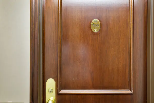 1300 Islington AVE #303, Toronto W08, ON M9A 5C4