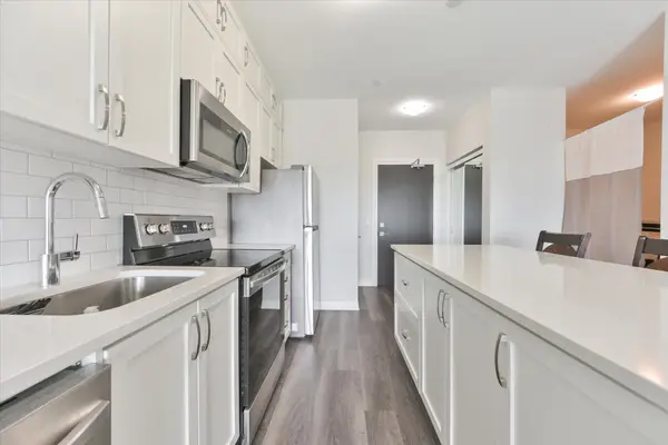 102 Grovewood Common #421, Oakville, ON L6H 0X2