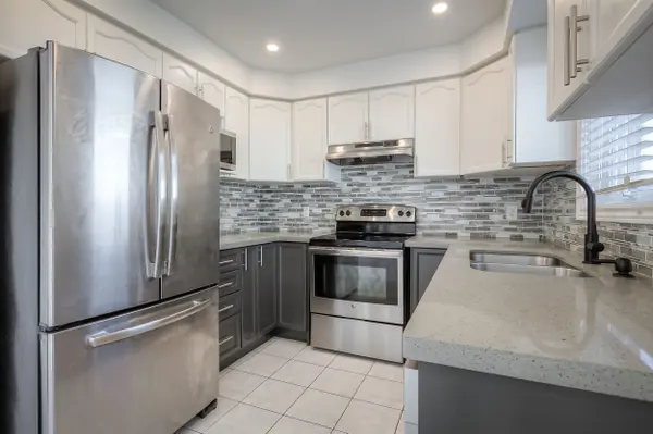 3086 Highbourne CRES, Oakville, ON L6M 5H1