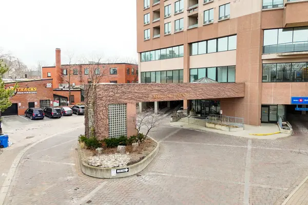 1 Belvedere CT #1202, Brampton, ON L6V 4M6