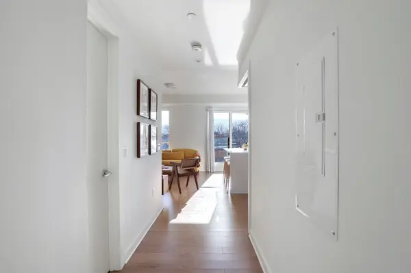 135 Barrette ST #308, Vanier And Kingsview Park, ON K1L 7Z9