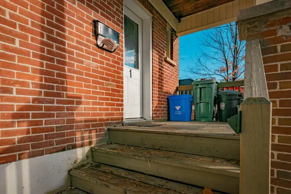 280 London ST #Main/Upper, Peterborough, ON L5C 4E9