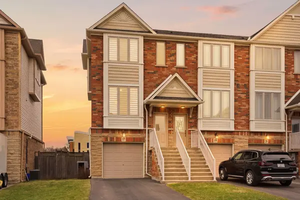 17 Hemlock WAY, Grimsby, ON L3M 0A7