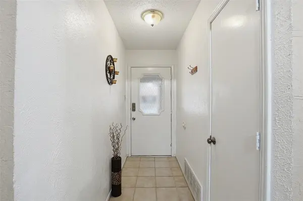 6437 High Lawn Terrace, Watauga, TX 76148