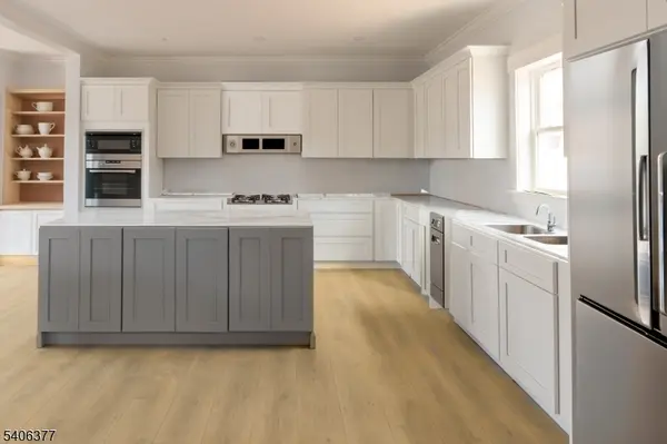 142 PASSAIC AVE, Roseland Boro, NJ 07068