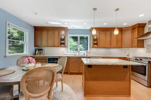 204 Deerfield Ln, Franklin Lakes Boro, NJ 07417