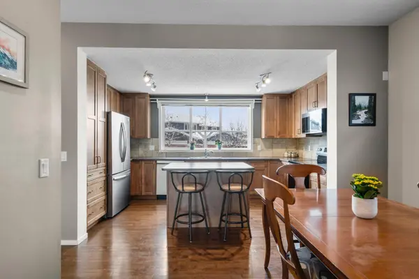 46 River Heights BLVD, Cochrane, AB T4C 0J6