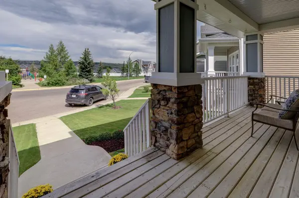 46 River Heights BLVD, Cochrane, AB T4C 0J6