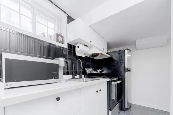 332 Homewood AVE #Lower, Toronto C07, ON M2R 2N8