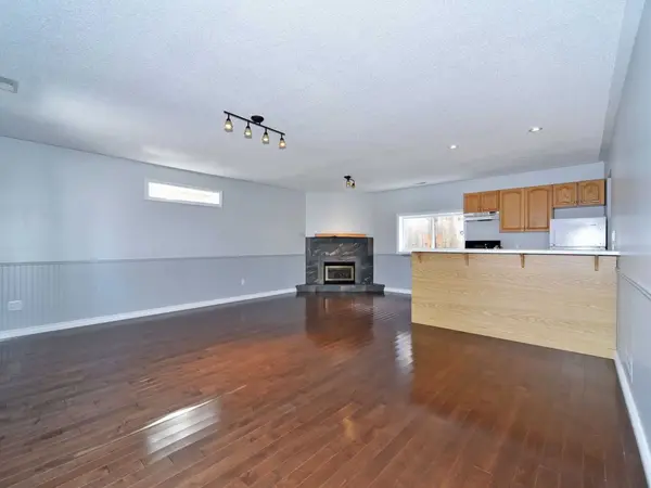 630 Wychwood ST #2, Oshawa, ON L1G 2T3