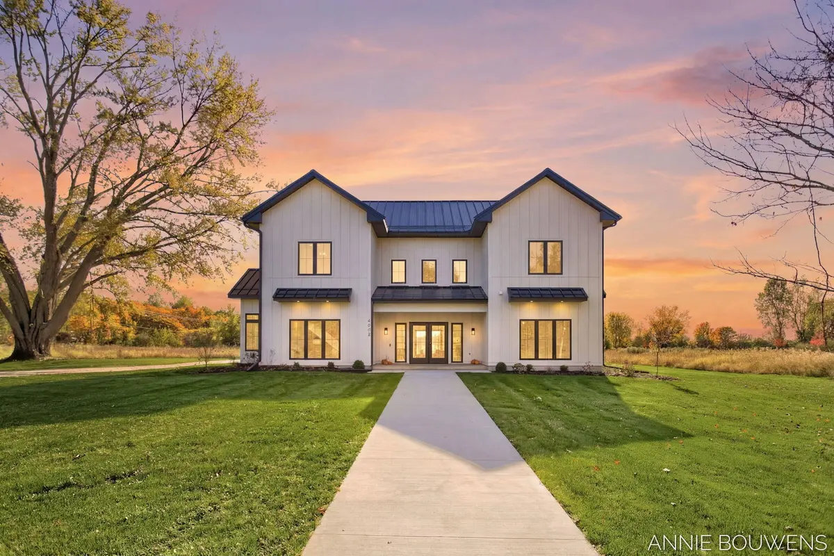 6008 Hidden Creek TRL, Saugatuck Twp, MI 49419