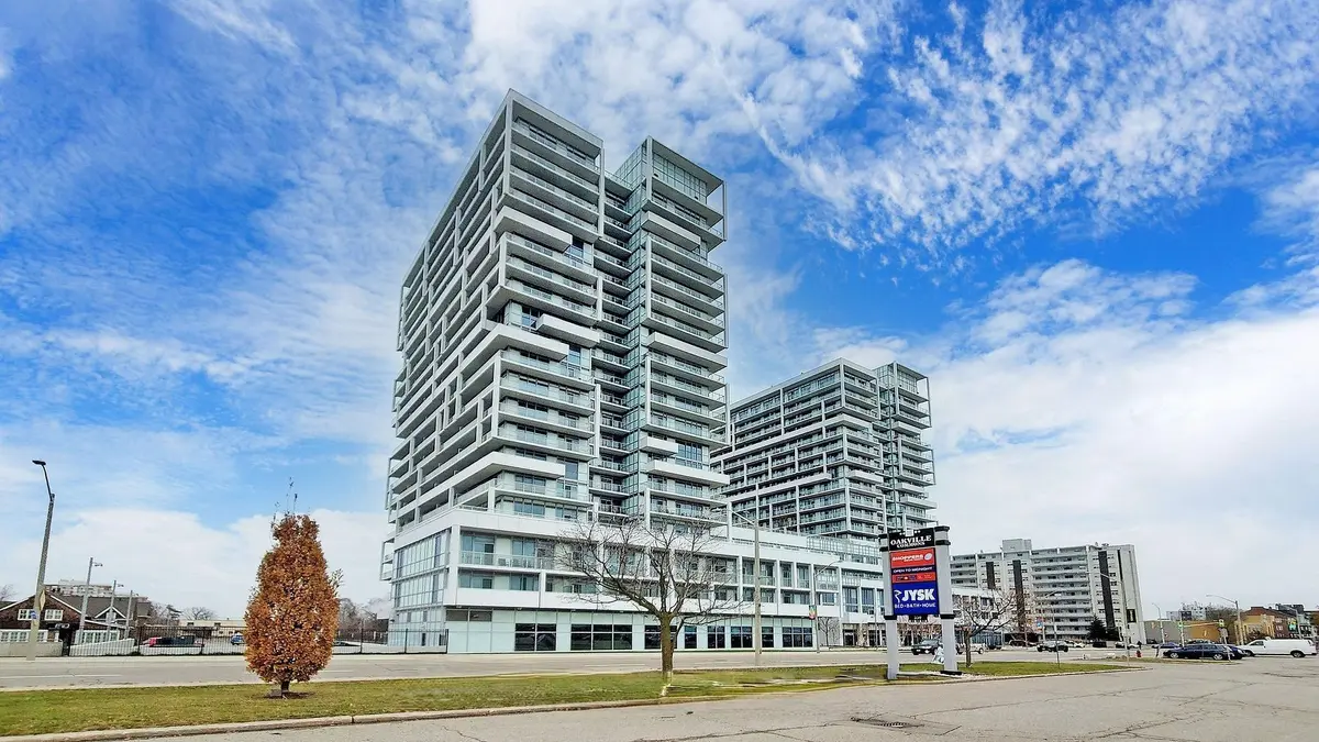 55 Speers RD #306, Oakville, ON L6K 0H9
