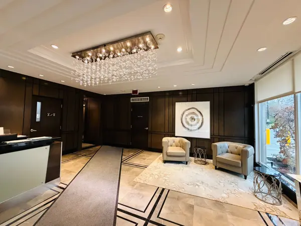 17 Ruddington DR #410, Toronto C15, ON M2K 0A8