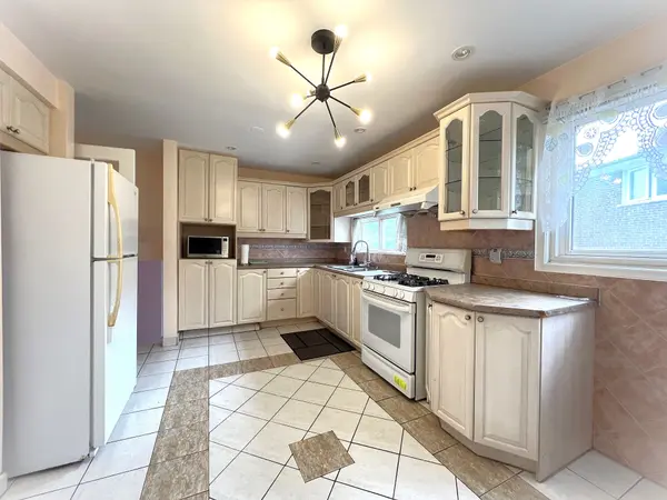 28 Greyhound DR, Toronto C15, ON M2H 1K3