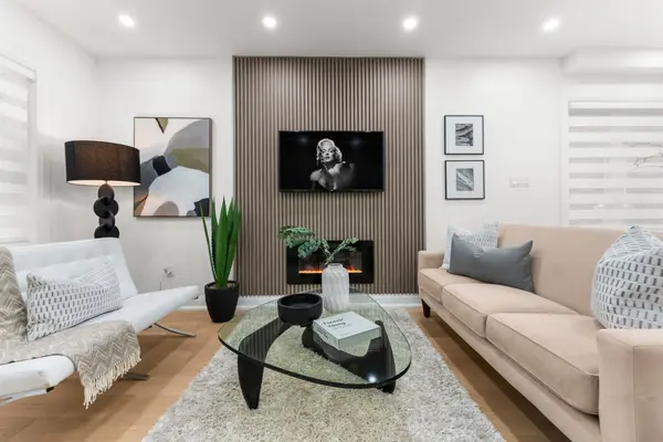 111 Glenmore RD, Toronto E02, ON M4L 3M2