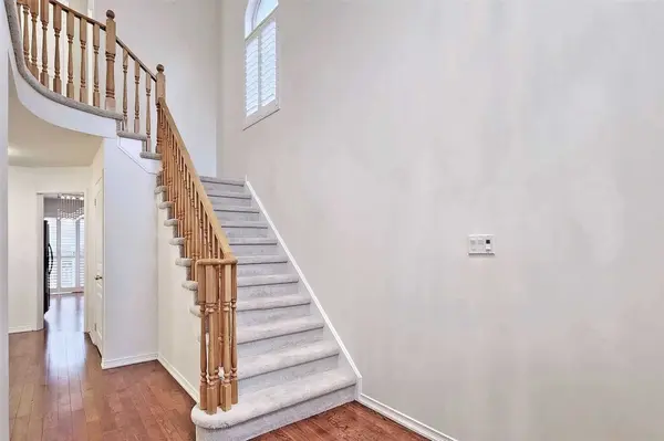 7 Cottinghill WAY, Aurora, ON L4G 7V4