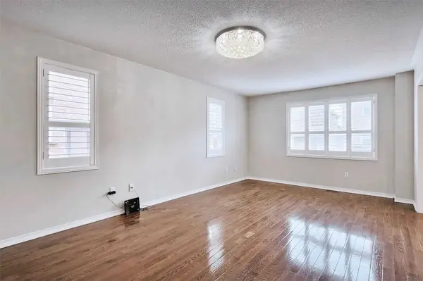 7 Cottinghill WAY, Aurora, ON L4G 7V4