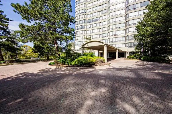 22 Hanover RD #2107, Brampton, ON L6S 5K7