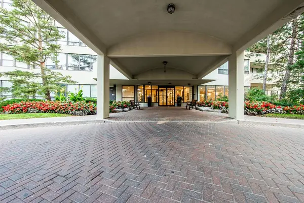 22 Hanover RD #2107, Brampton, ON L6S 5K7