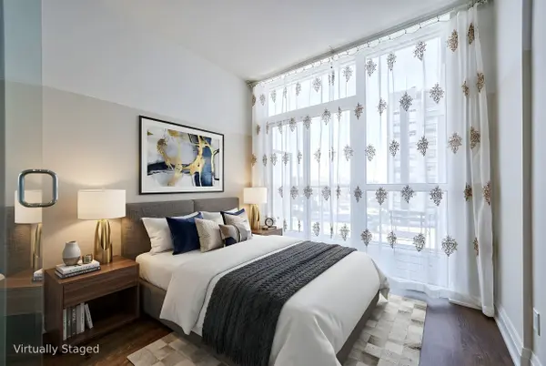 55 Speers RD #306, Oakville, ON L6K 0H9