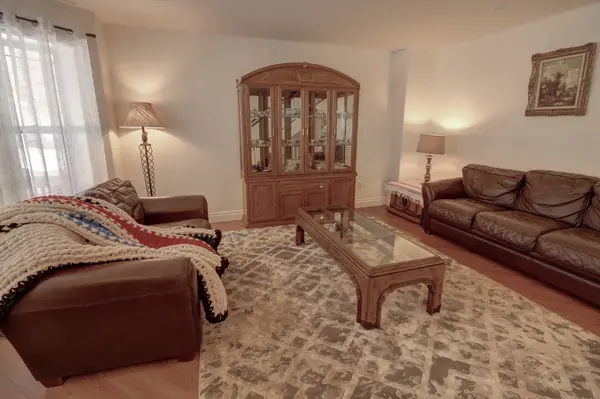 317 Falcon RD, Huntsville, ON P1H 1N3