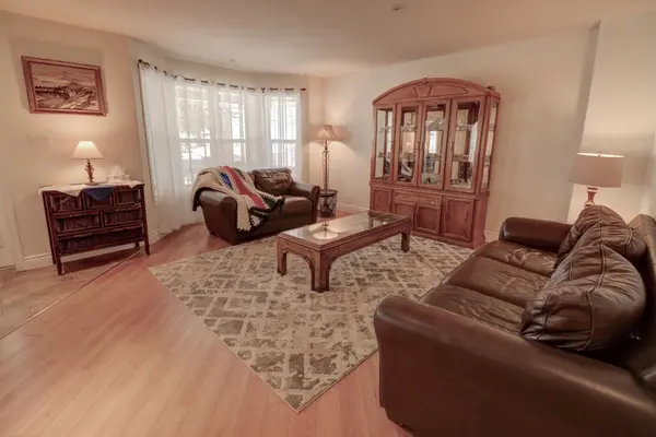 317 Falcon RD, Huntsville, ON P1H 1N3