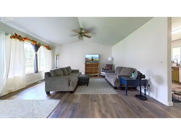 1216 E THIRD AVE, Sutherlin, OR 97479