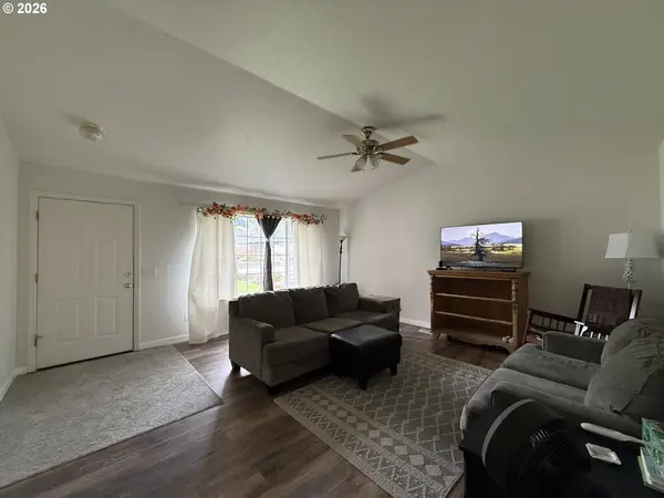 1216 E THIRD AVE, Sutherlin, OR 97479