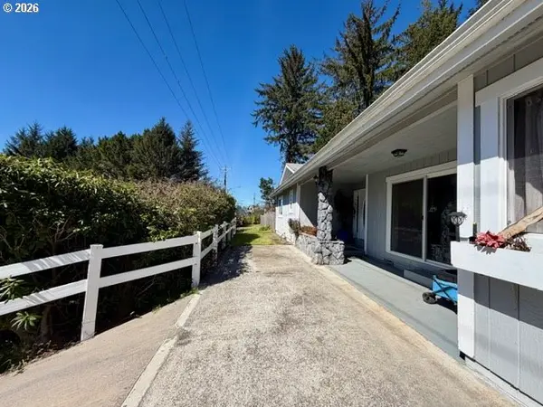 95717 PINEWOOD LN, Brookings, OR 97415
