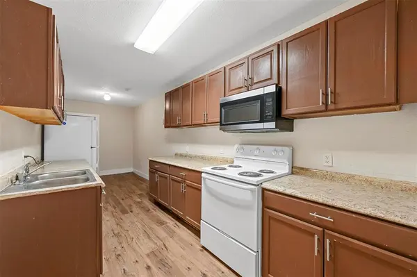 1016 E Arlington Avenue, Fort Worth, TX 76104