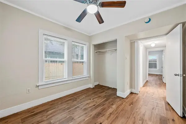 1016 E Arlington Avenue, Fort Worth, TX 76104