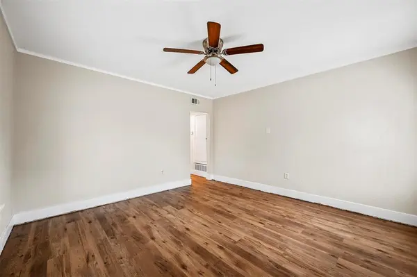 1016 E Arlington Avenue, Fort Worth, TX 76104