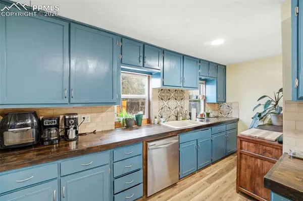 523 W Pikes Peak AVE, Colorado Springs, CO 80905