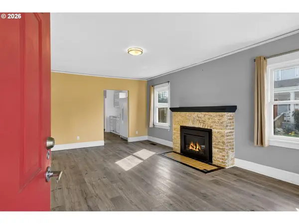 134 S 3RD ST, St Helens, OR 97051