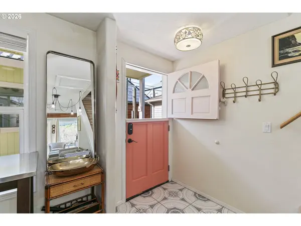 376 N Tomahawk Island DR, Portland, OR 97217