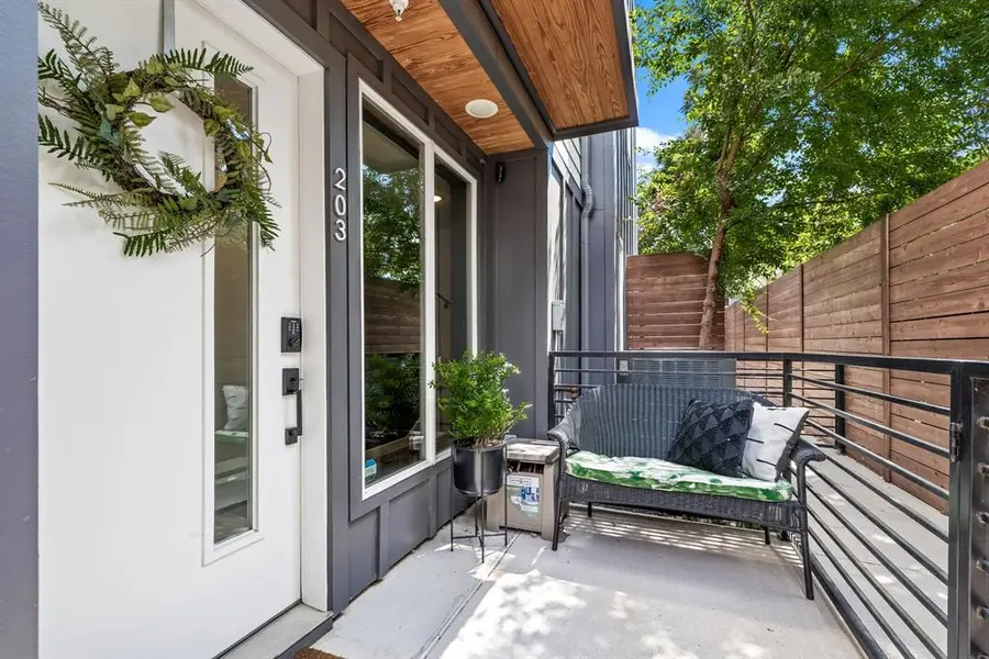 1507 N Garrett Avenue #203, Dallas, TX 75206