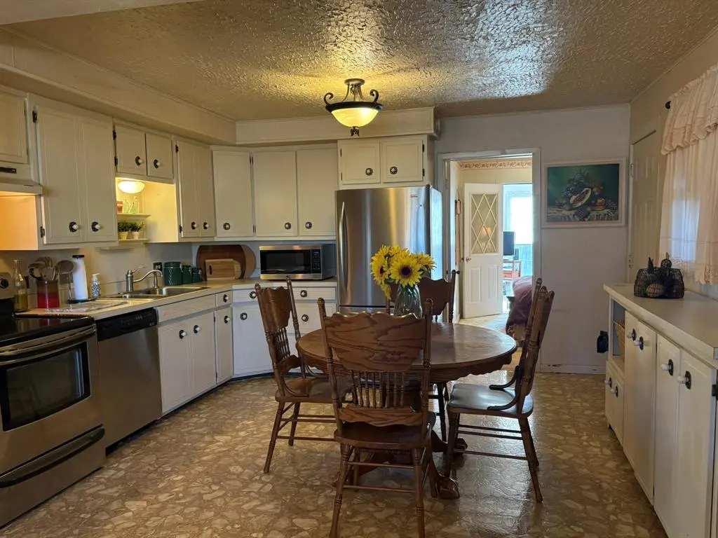 409 E Truett Street, Winters, TX 79567