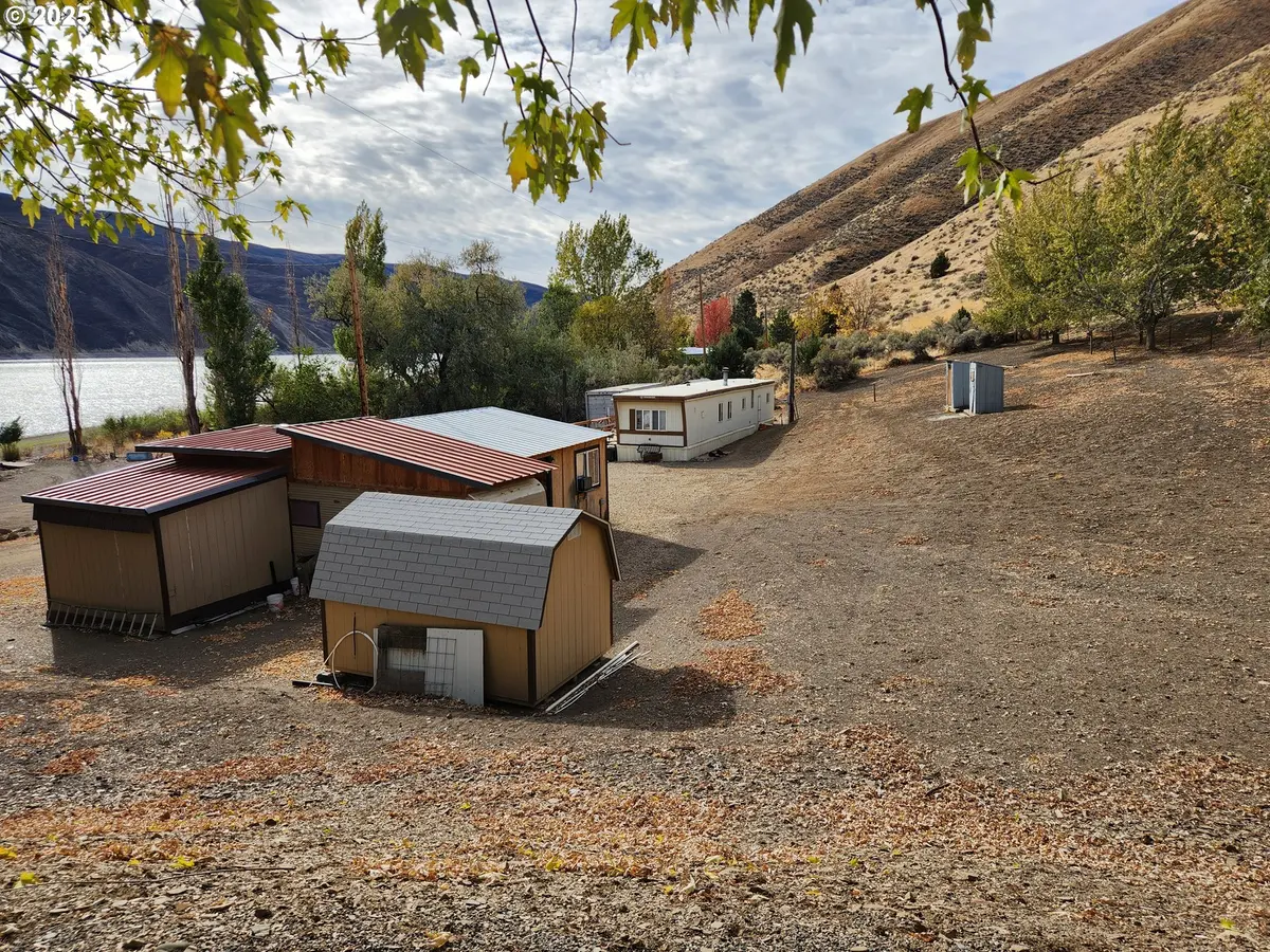 34559 Snake River RD, Huntington, OR 97907