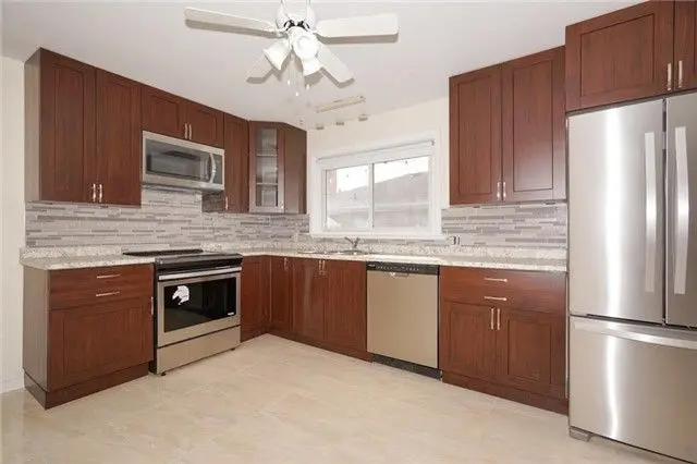 421 Woodcrest AVE #Main, Oshawa, ON L1J 2T5