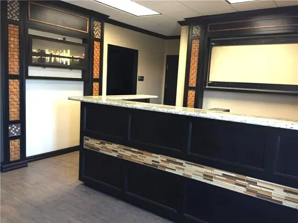 1135 Kinwest Parkway #150, Irving, TX 75063