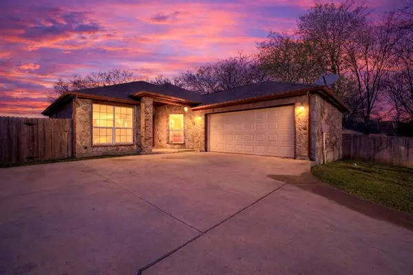 110 S Watson Street, Alvarado, TX 76009