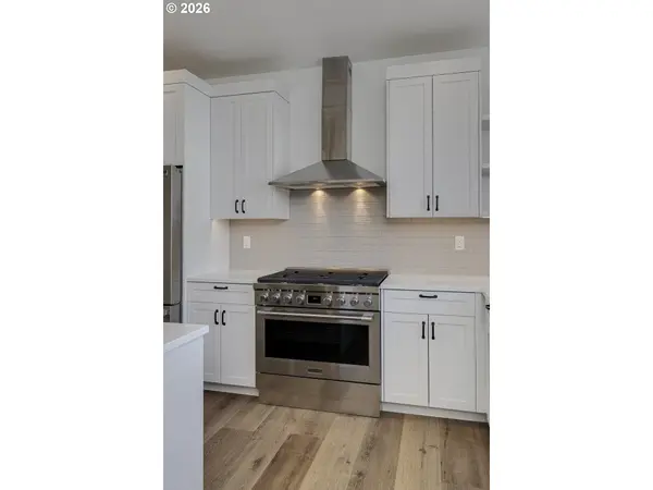 425 NE MOONWAKE LN #18, Depoe Bay, OR 97341