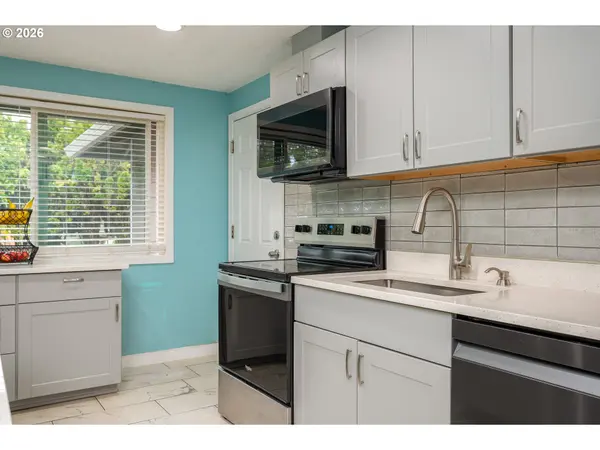 2022 SE 143RD AVE, Portland, OR 97233