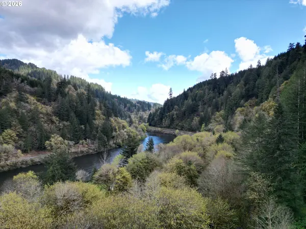 11211 Highway 36, Mapleton, OR 97453