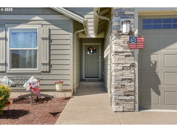 2054 SE Academy ST, Dallas, OR 97338